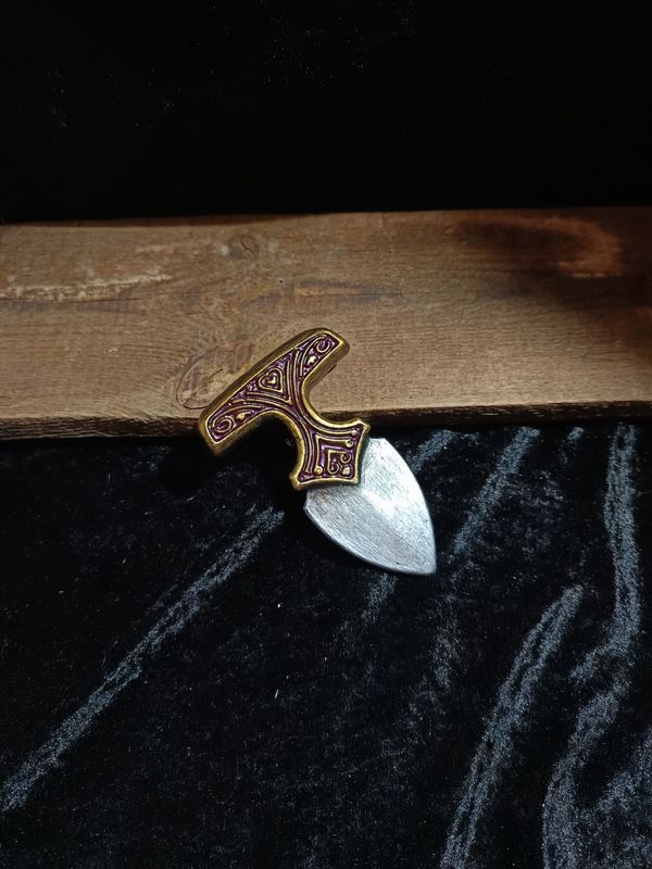 Verziertes Stoßmesser (Lila verzierung) Verziertes Stoßmesser (Lila verzierung)