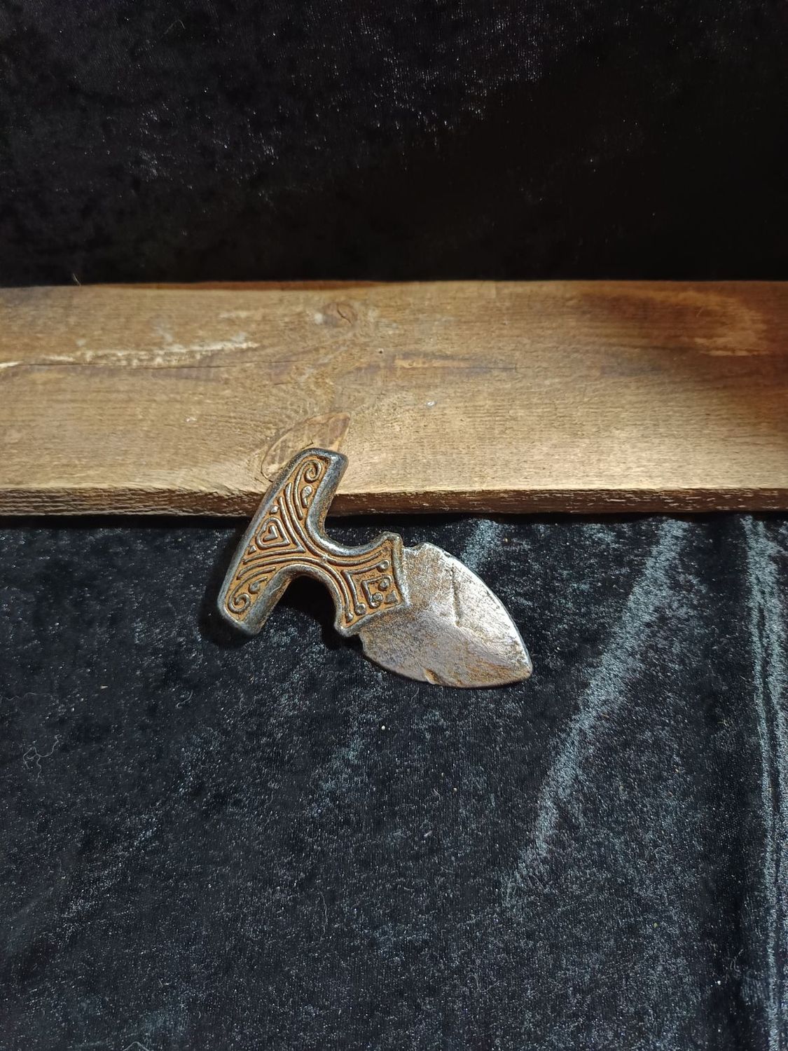 Verziertes rostiges Stoßmesser