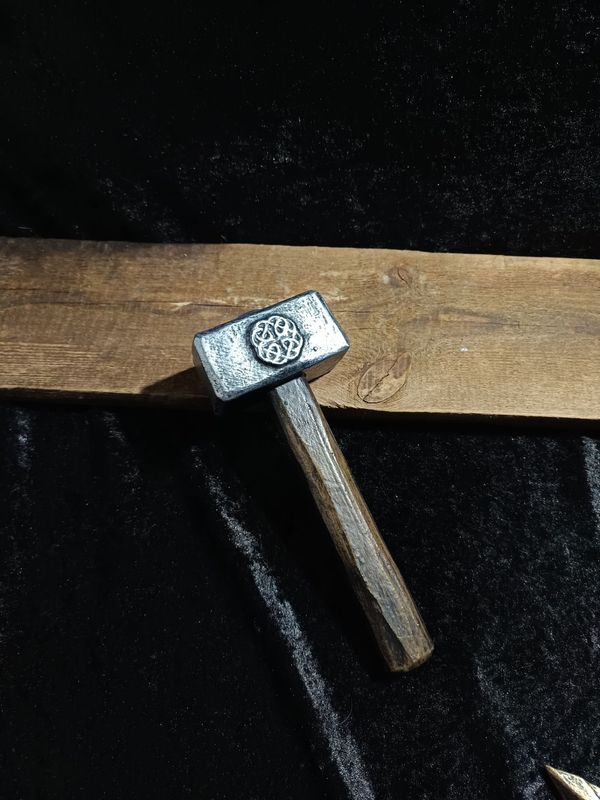 Verzierter Schmiedehammer Verzierter Schmiedehammer