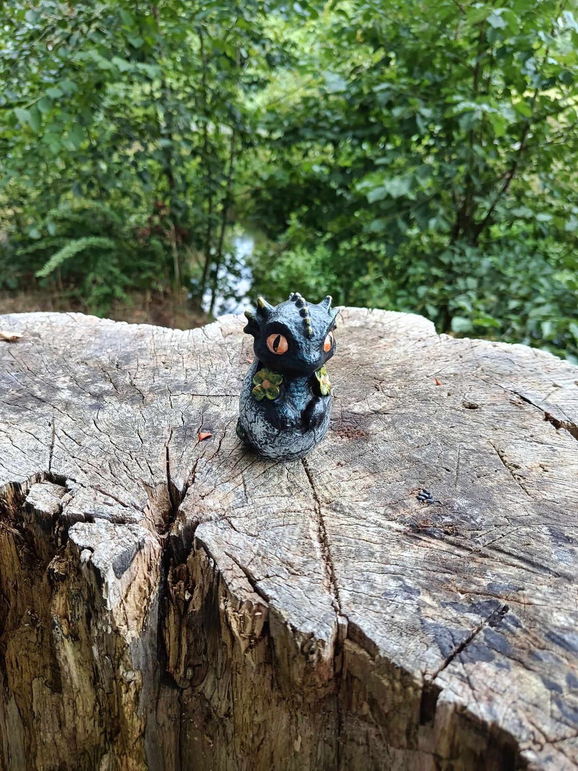 Kleiner Drache im Ei