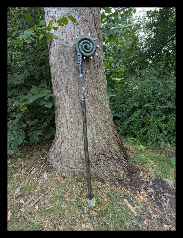 Zarli´s Stab des Wurzelholzdickichts Zarli´s Stab des Wurzelholzdickichts