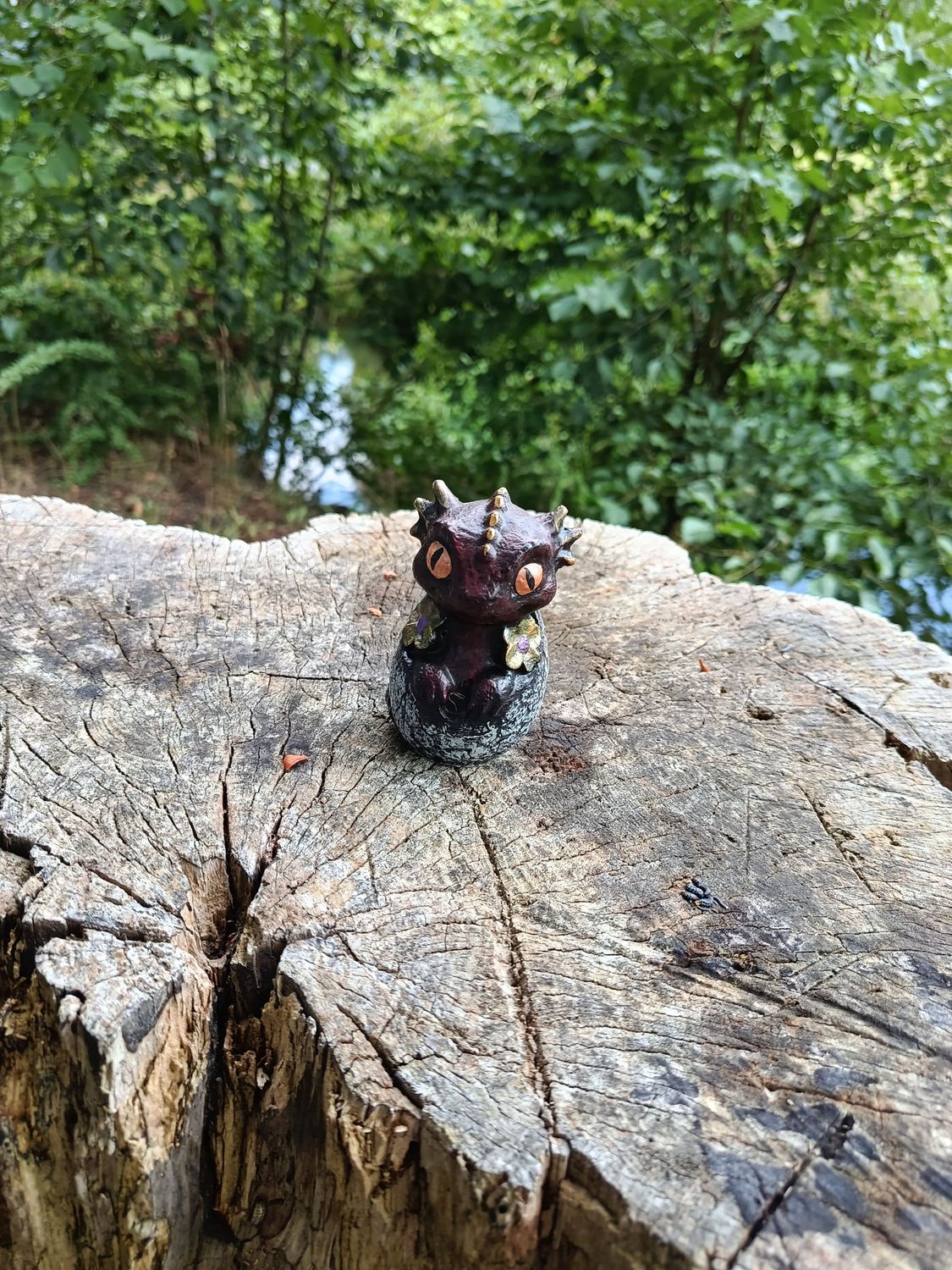 Kleiner Drache im Ei Kleiner Drache im Ei