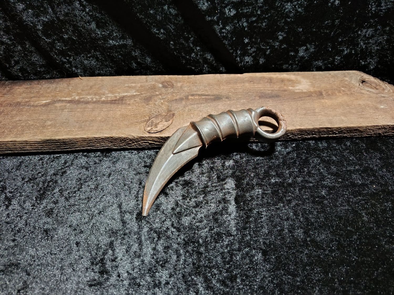 Edles rostiges Karambit Edles rostiges Karambit
