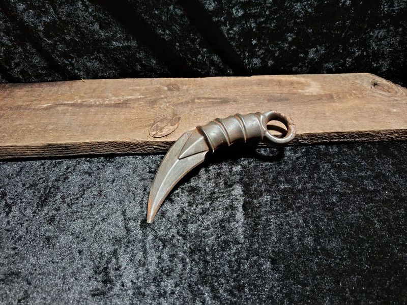 Edles rostiges Karambit Edles rostiges Karambit