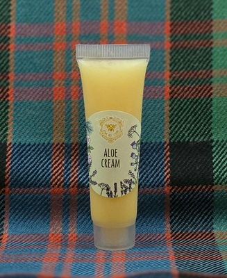 Our Aloe Cream Tube Sample size is a light cream that cools and absorbs easily into the skin for Nappy Rash, Eczema, Hives, Sunburn, Cuts and Grazes, Burns, Scarring or a simple moisturizer.
