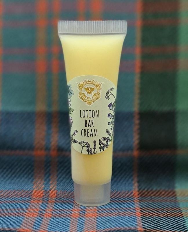 Perfect for Eczema, Prickly Heat (Hives), Sunburn, Cuts and Grazes, Burns (superficial), as a primer under makeup or just as a moisturizer. Acts as a barrier and stops any further infection/bacteria getting under the skin by suffocating it.
Allowing the skin to breathe and the healing process to start from inside the dermal layer.
