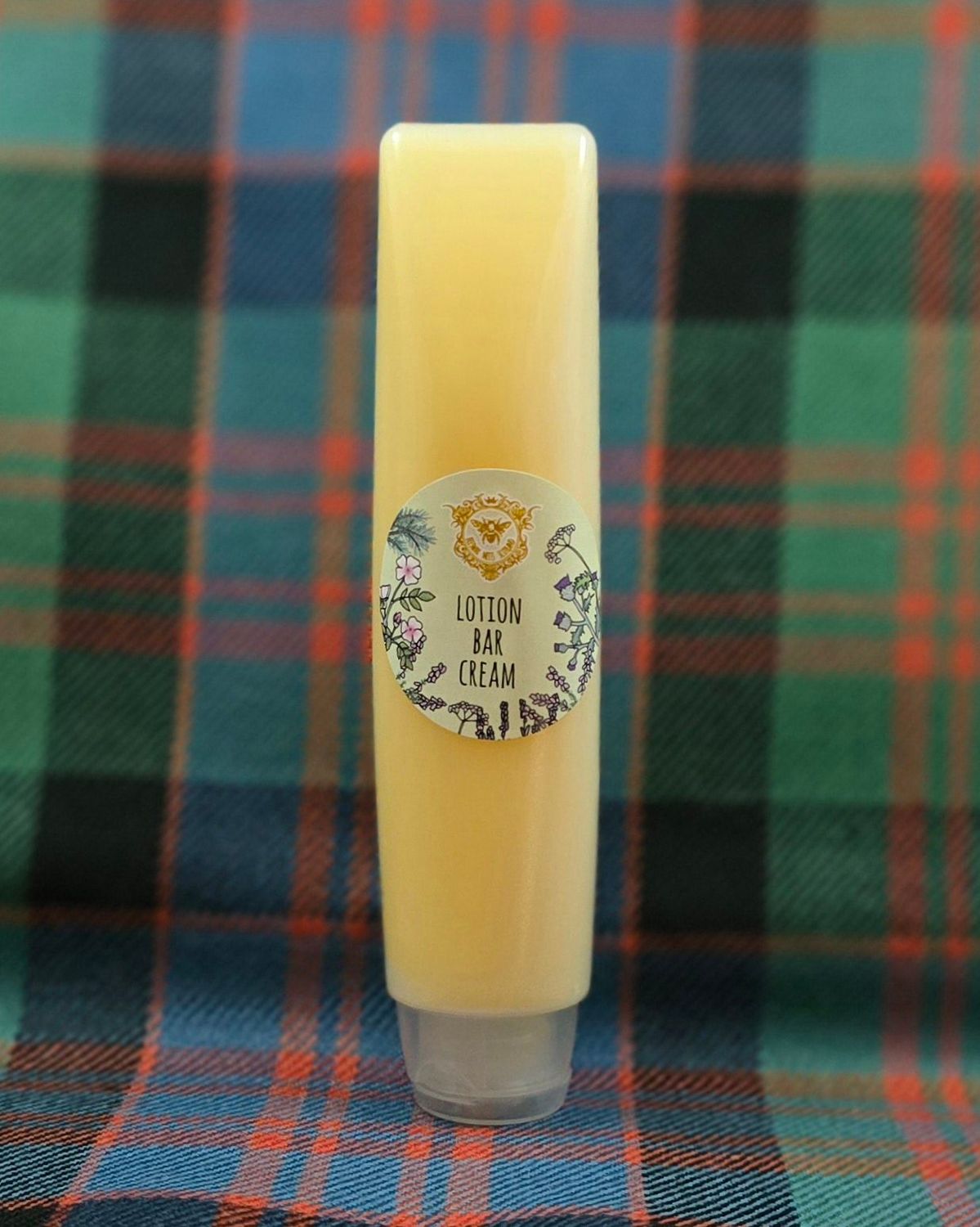 Lotion Bar Cream Tube (50g) Perfect for Eczema, Prickly Heat (Hives), Sunburn, Cuts and Grazes, Burns (superficial), as a primer under makeup or just as a moisturizer.
Ideal as a cleansing shampoo (does not lather) for babies and toddlers with cradle cap. Simply apply, massage into the scalp for a few mins. Rinse off and pat the area dry. Non sting product even on broken skin.
Acts as a barrier and stops any further infection/bacteria getting under the skin by suffocating it.
Allowing the skin to breathe and the healing process to start from inside the dermal layer.
