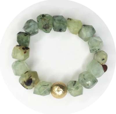 GREEN QUARTZ NUGGET WITH HAMMERED GOLD ACCENT