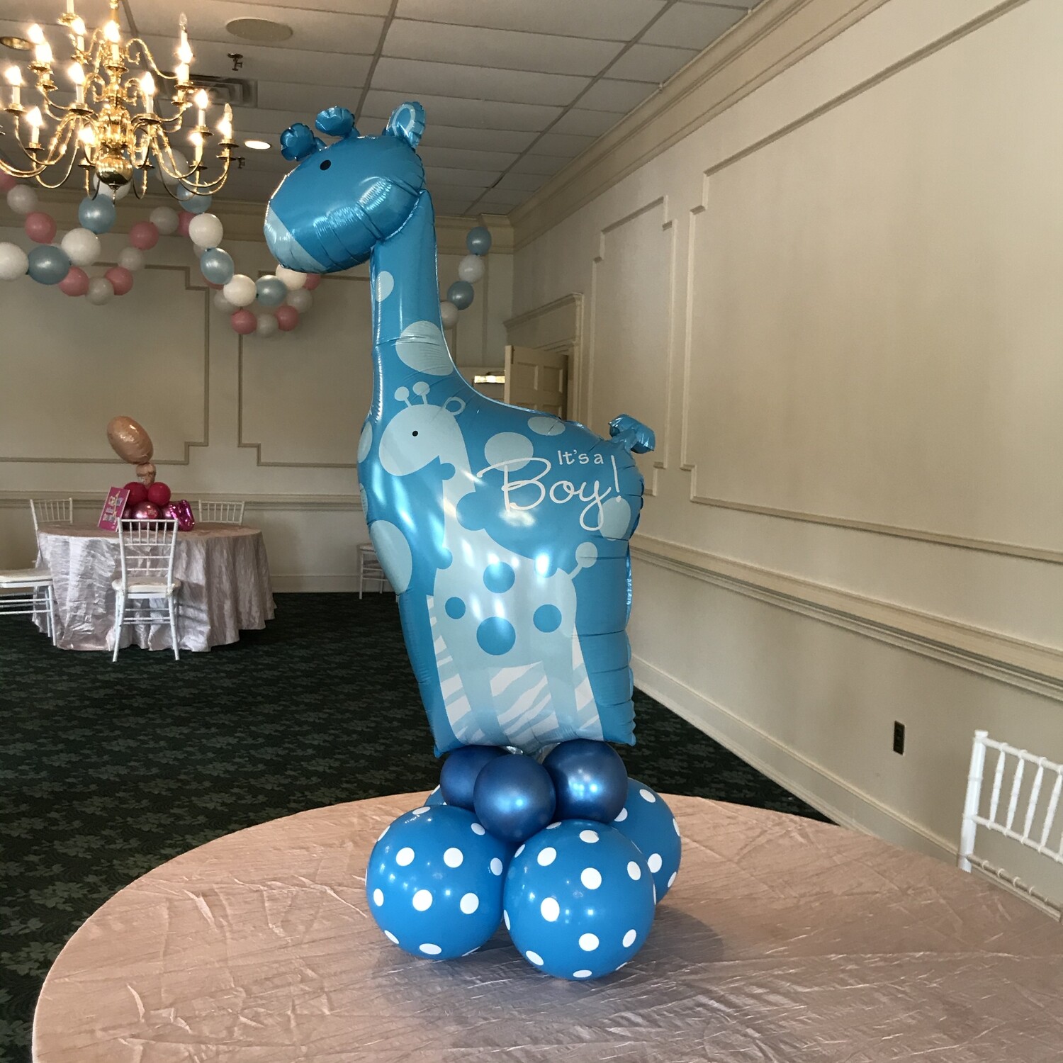 baby boy giraffe centerpiece air filled (indoors only)