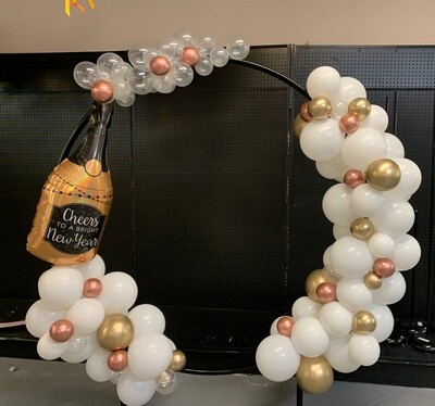 Organic Circle balloon arch for new year's eve (design may vary)