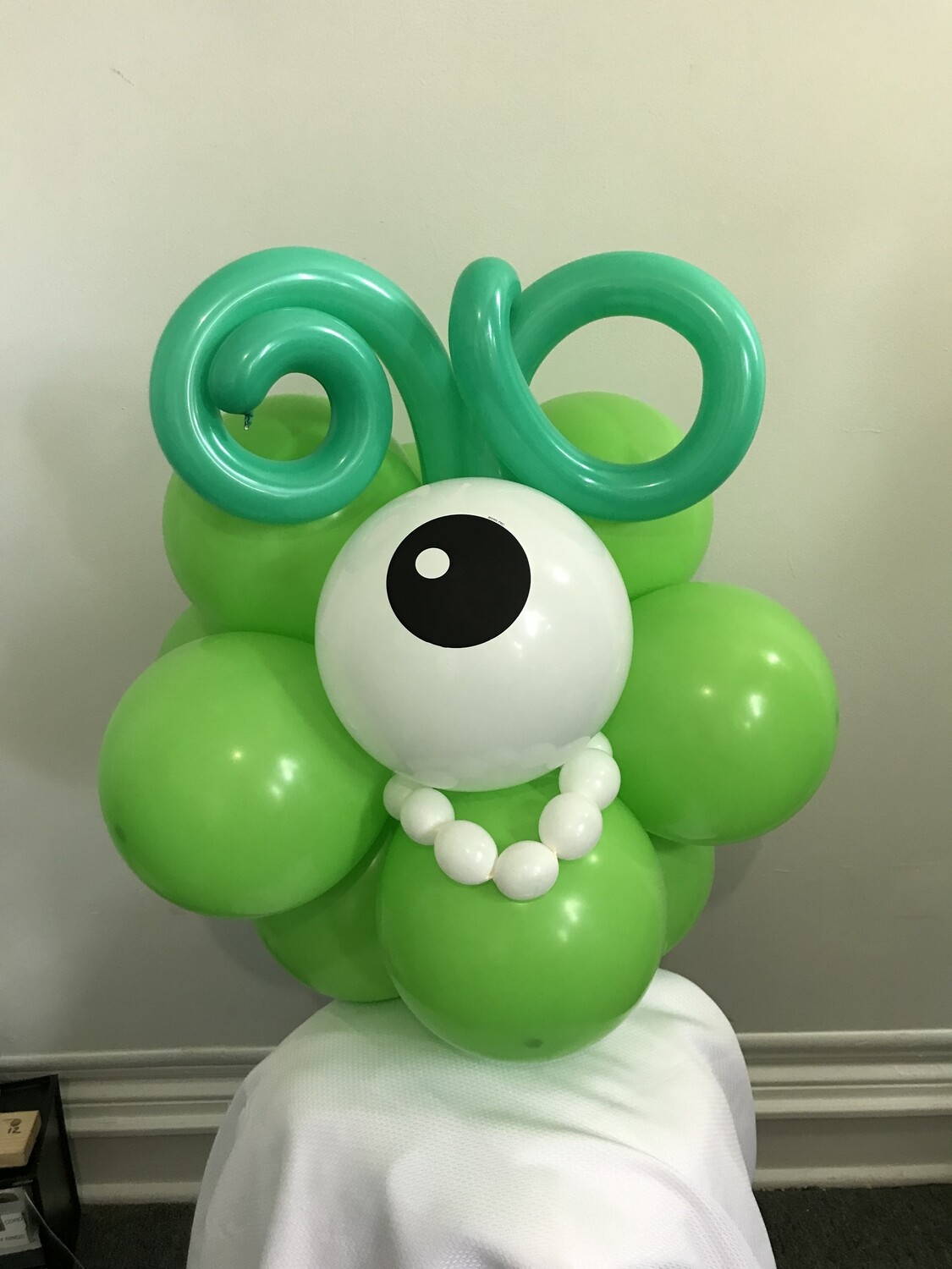 One eyed monster balloon pompom