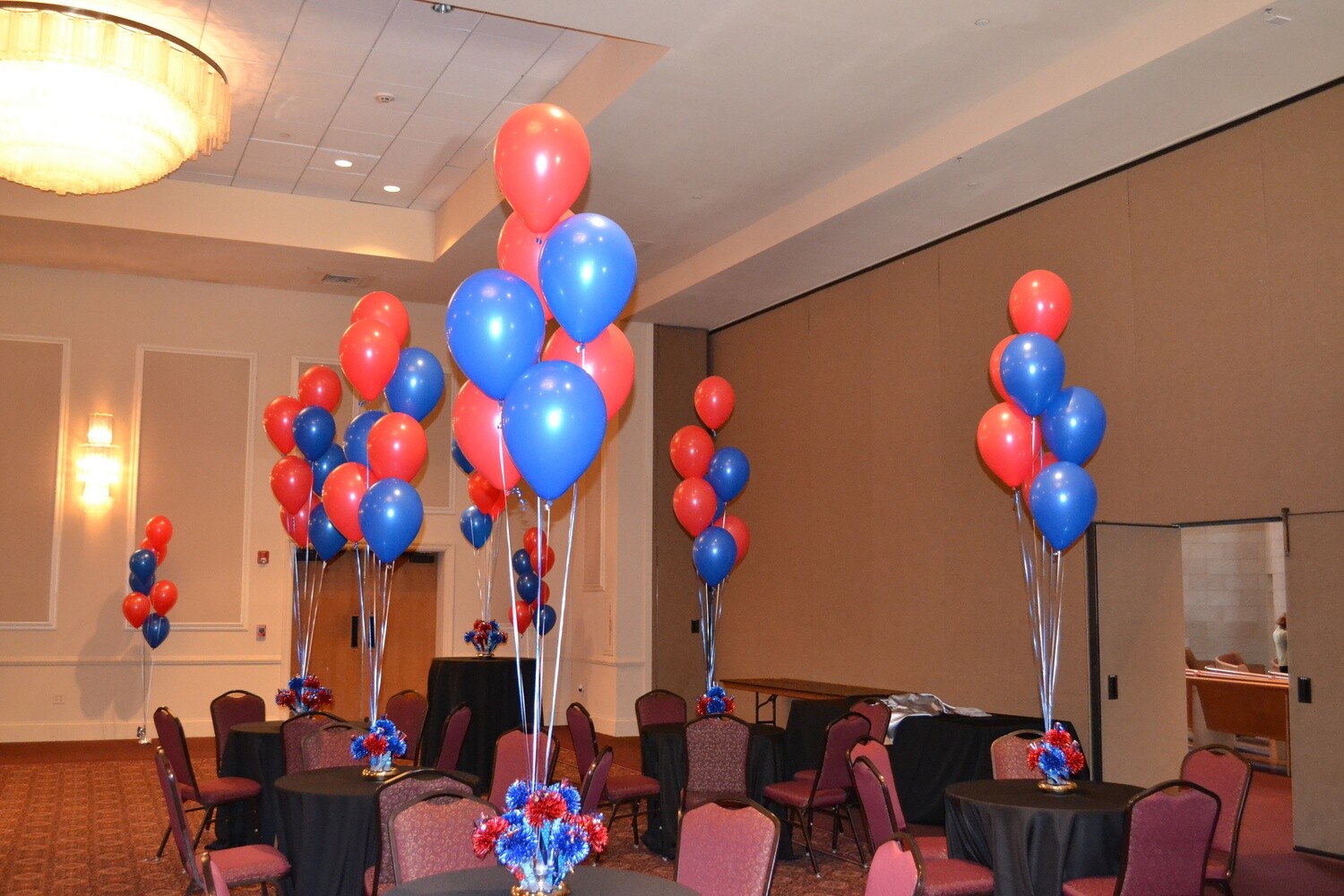 7 helium latex balloons with a weight