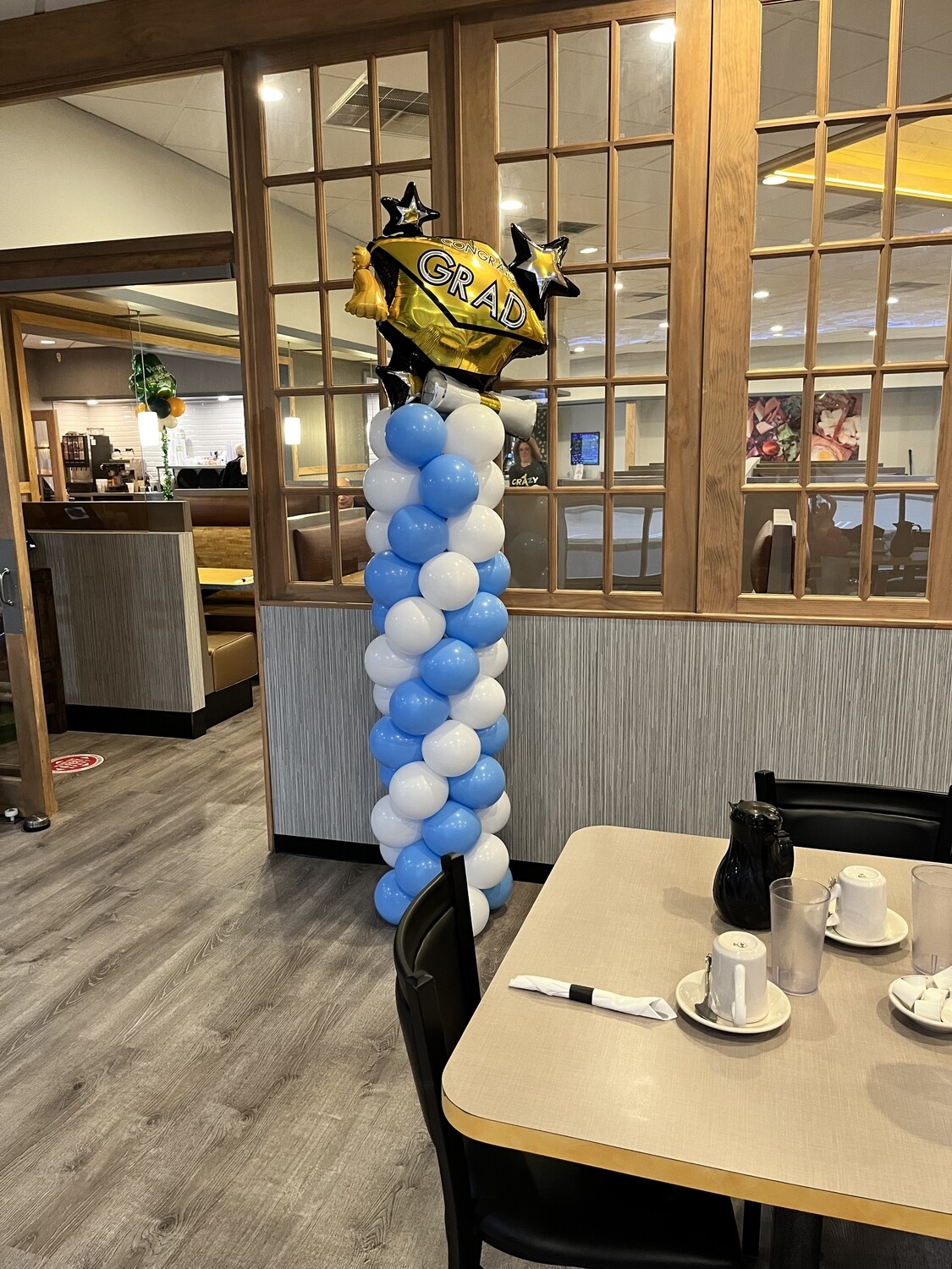 Congrats grad balloon column with congrats grad foil topper (indoors only)