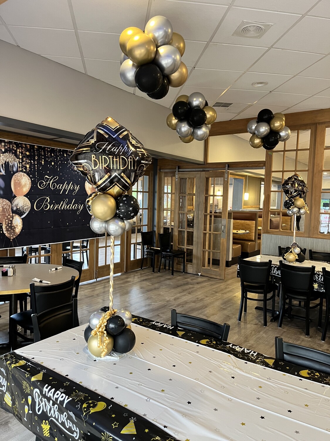 "Noir métallique" 6 item Gorgeous Gold full room of birthday balloon decorations, 3 Chandelier pompoms, 2 centerpieces, one backdrop (indoors)