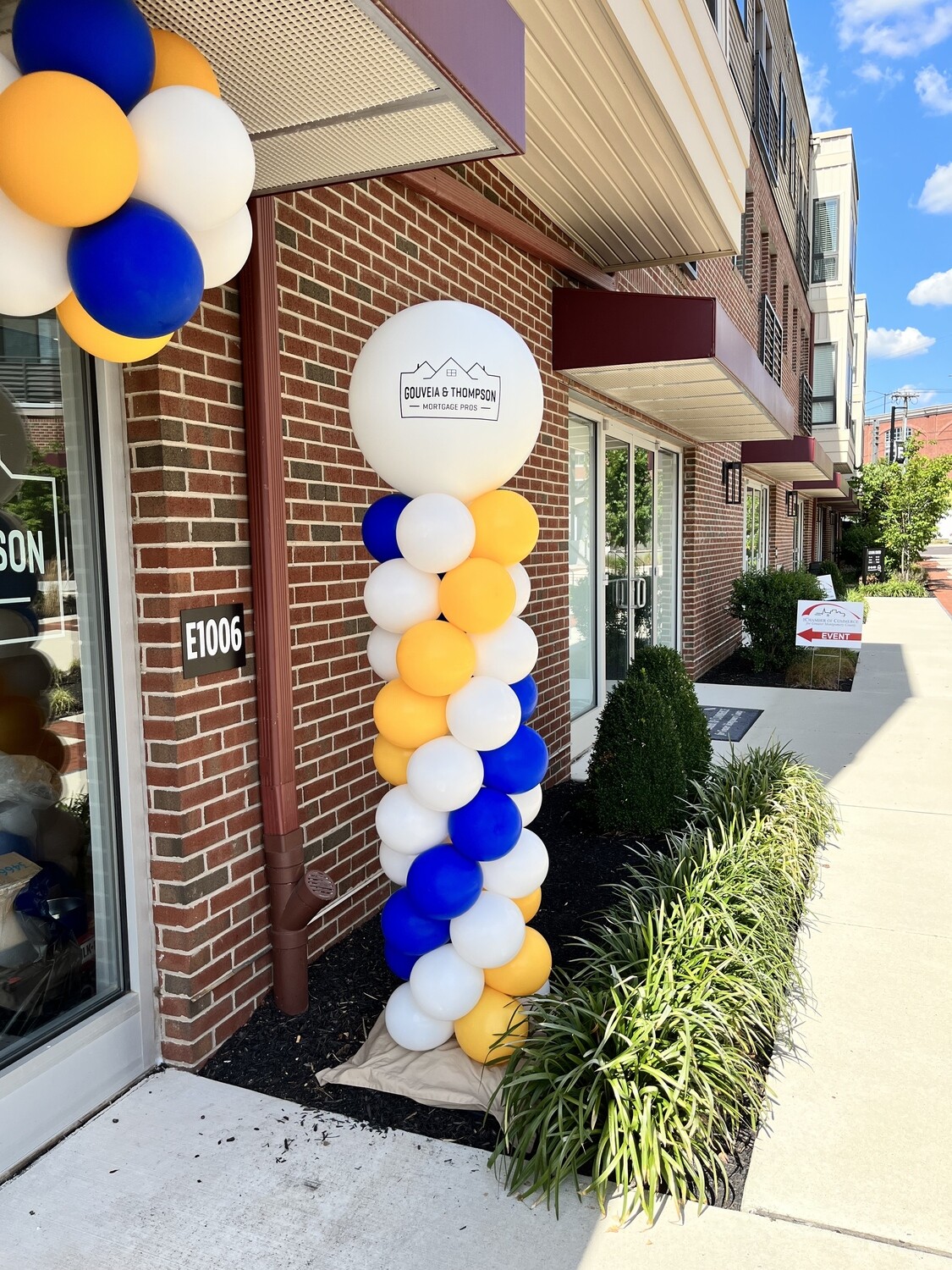 custom phrase or logo on a balloon column (indoors)