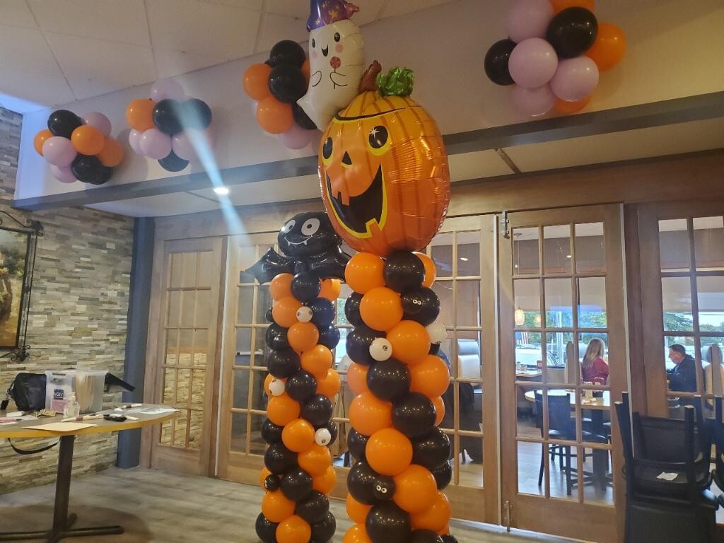 Balloon decorations for Halloween (indoors only)