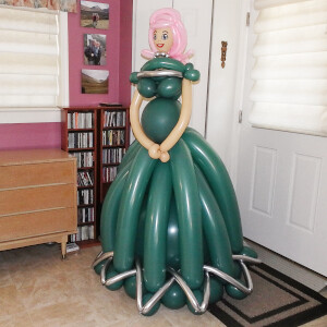Balloon Statue in Eagles colors midnight green