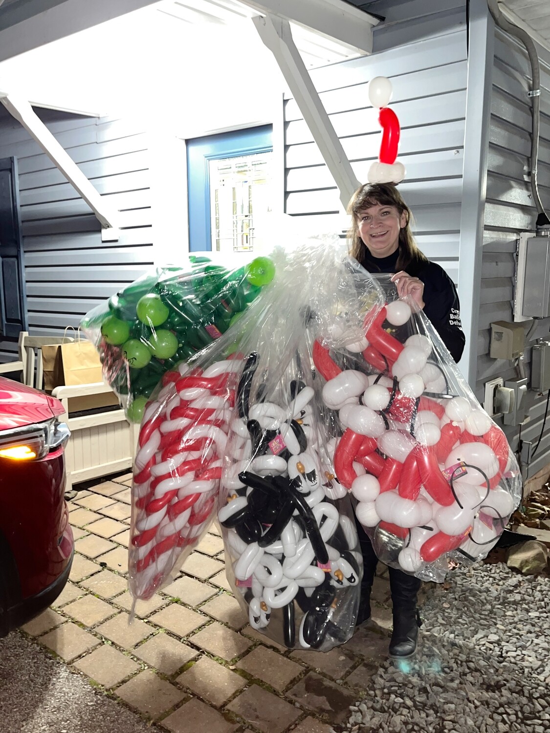 60 pre-made holiday balloon snowmen, penguins, hats, candycanes