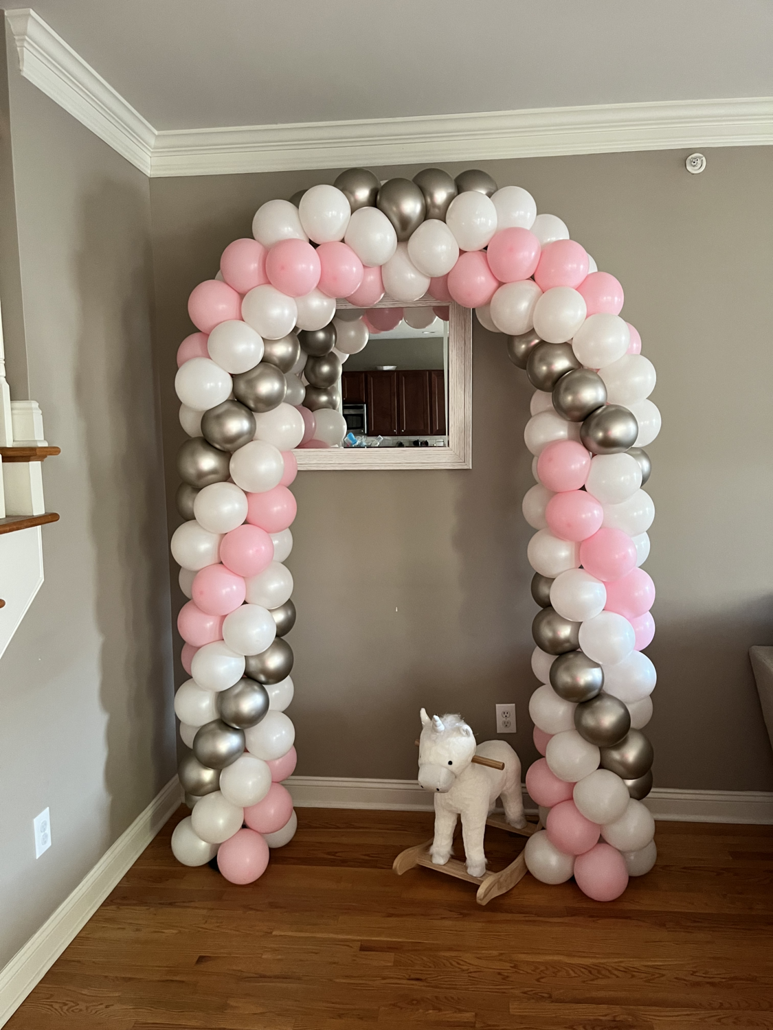 For indoors photo backdrop size balloon arch