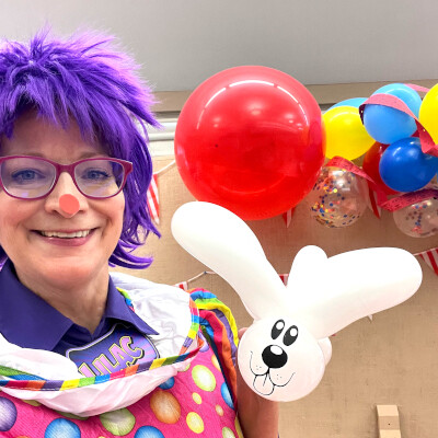 DELUXE designs live balloon twisting by Lilac the clown2 or more hours