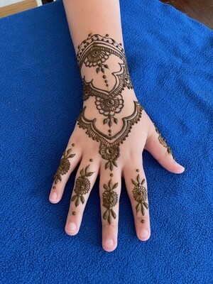 2+ hours, Henna Tattoo Artist