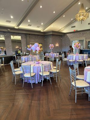 balloon centerpieces at Pinecrest Country Club venue in Montgomeryville PA