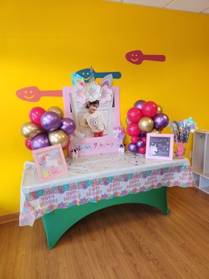 Balloon pompom
