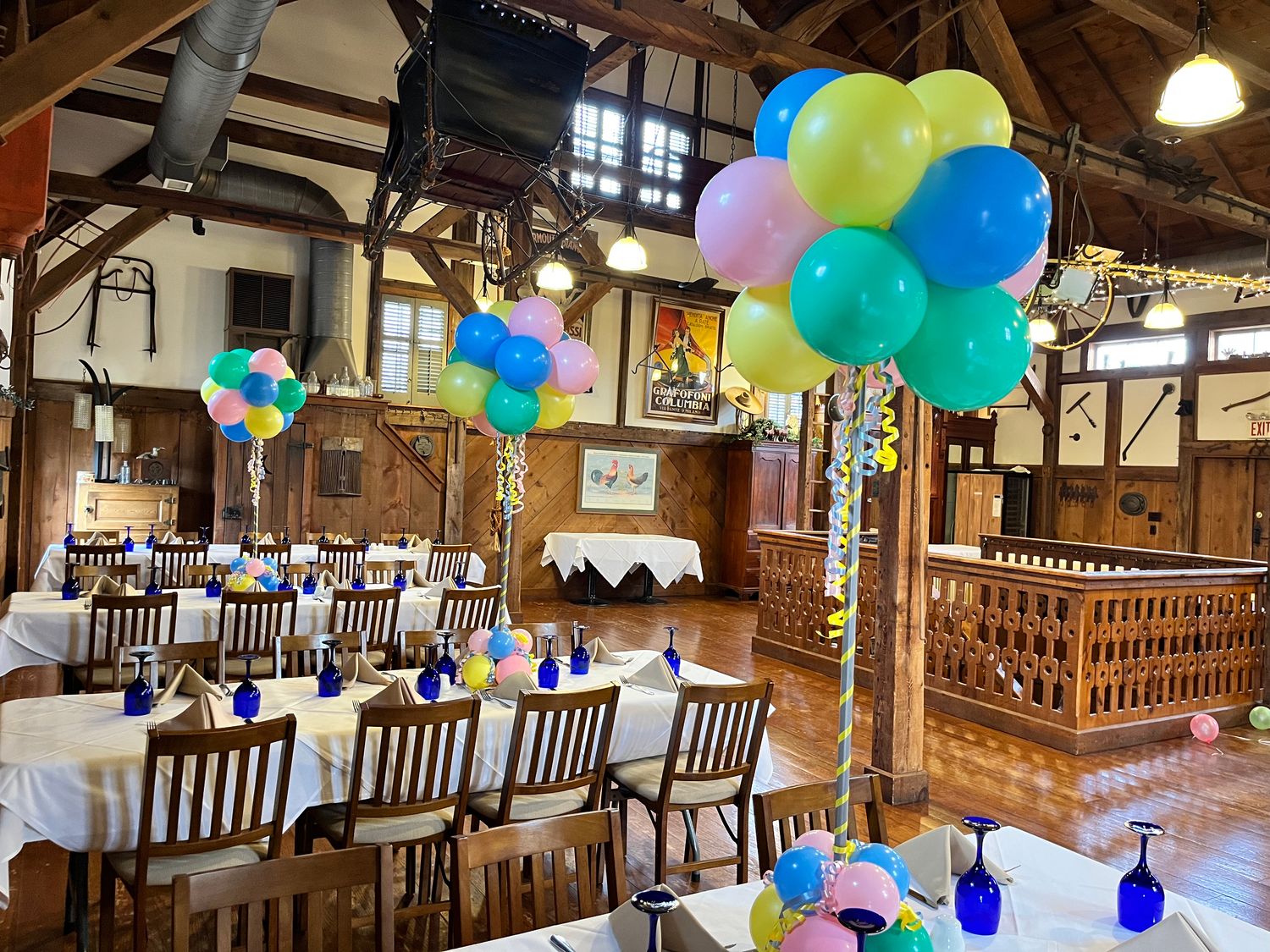 "Le Pompon" Balloon centerpiece