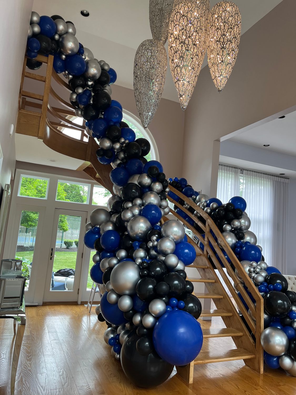 Deluxe Organic balloon garland, with triple wide bottom segment Deluxe Organic balloon garland, with triple wide bottom segment