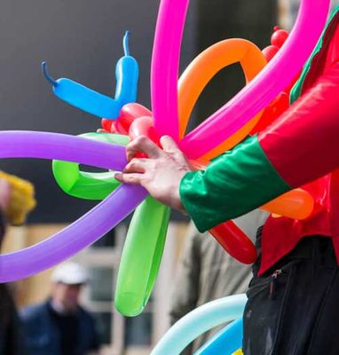 Bubble wonderland with balloon twisting