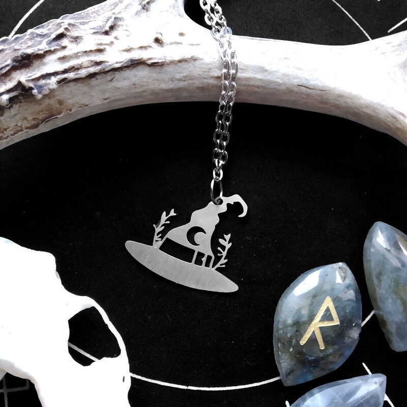 "Les babioles de l'alchimiste" collier en métal - Chapeau de sorcière