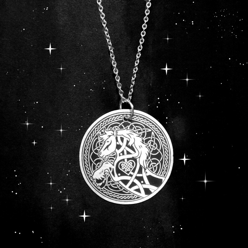 Amulette Celtique en acier- Epona