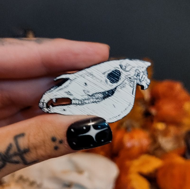 Pin&#39;s en bois - Crâne de cheval