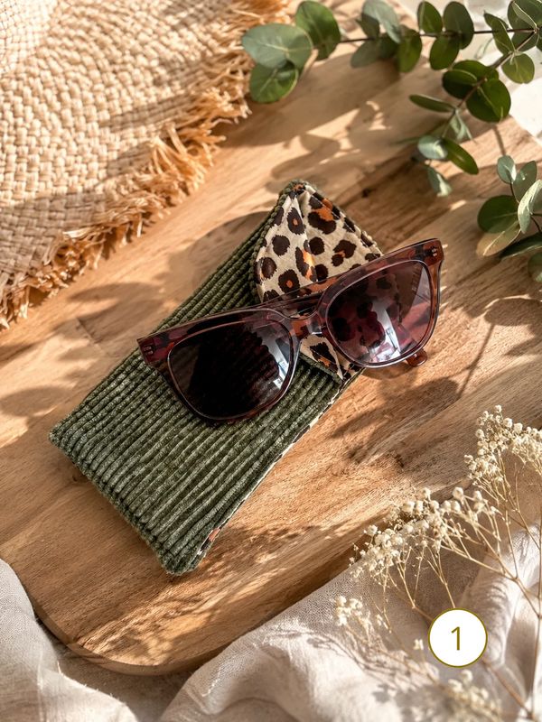 Etui à lunettes fait main en velours côtelé Etui à lunettes fait main en velours côtelé