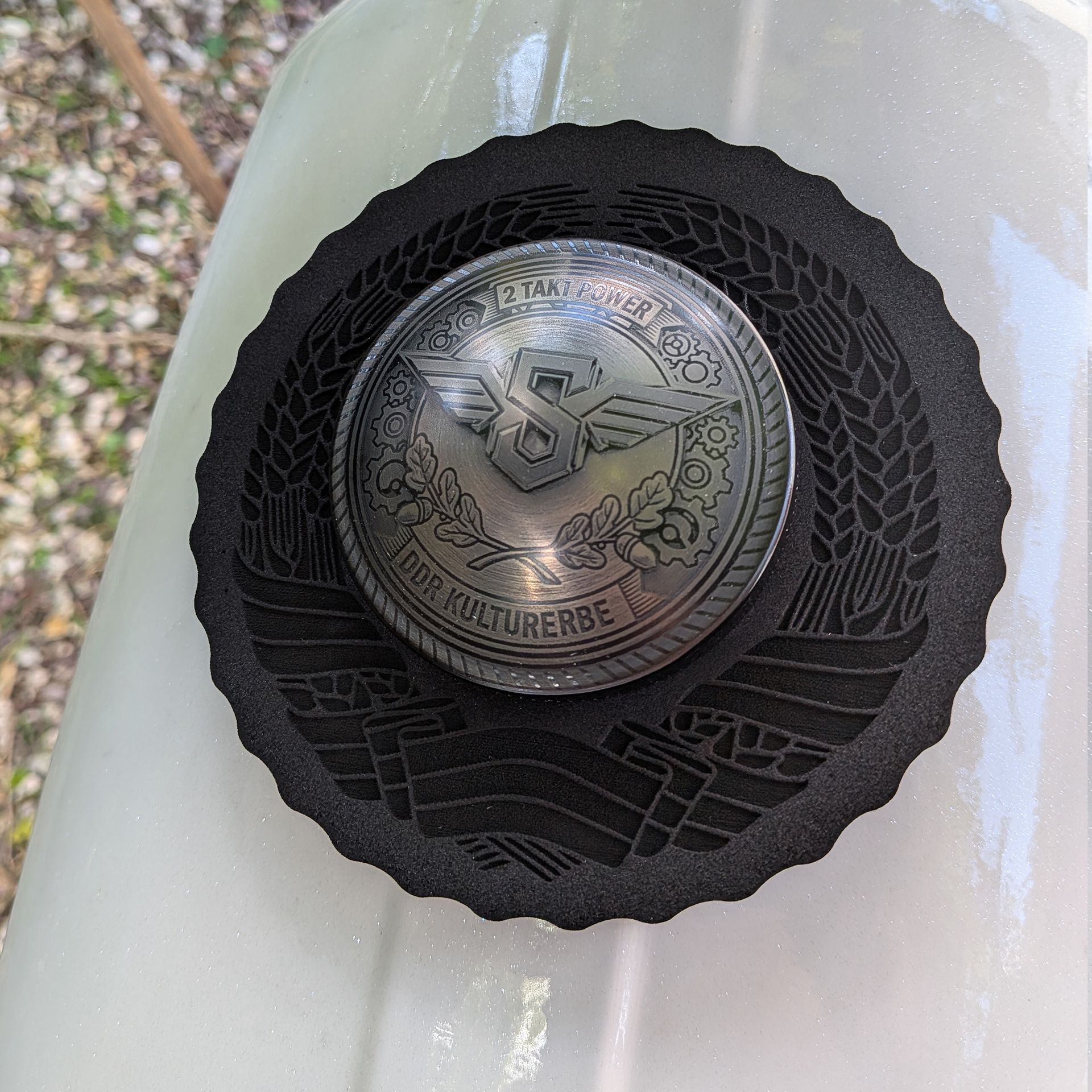 Tankschutzring aus Moosgummi mit Gravur DDR Wappen