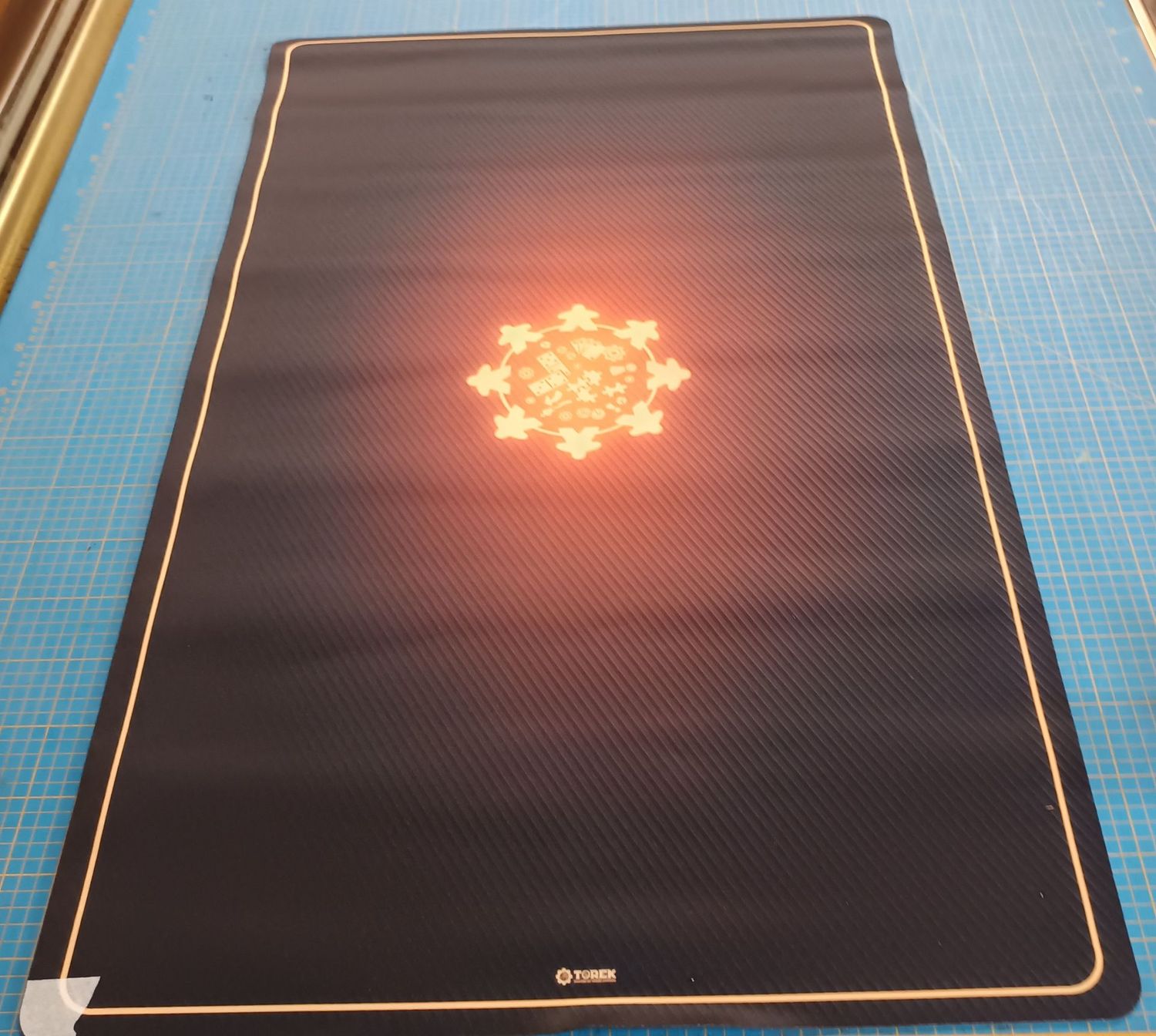 Tapis Meeple néon Jaune 65 cm/90 cm AVEC DÉFAUT 11-07