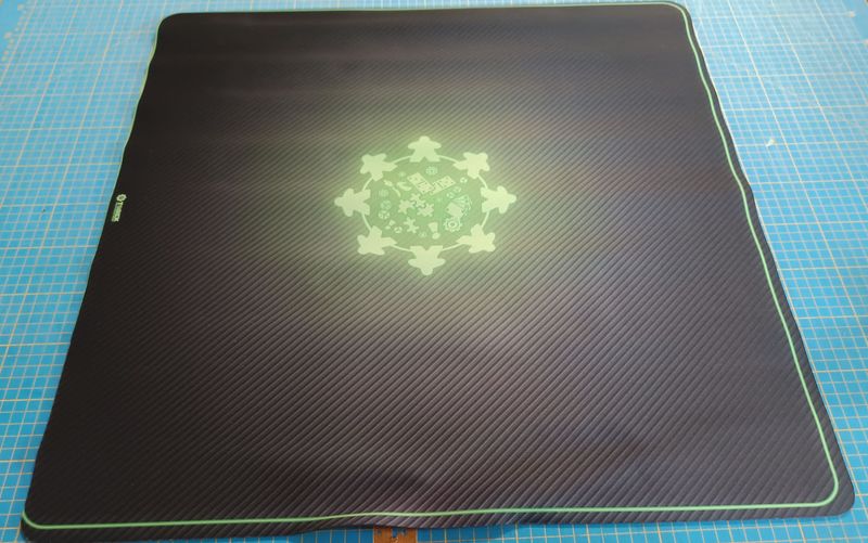 Tapis Meeple néon vert 60 cm/60 cm avec défaut 12-07