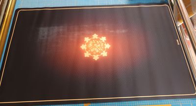 Tapis Meeple néon Jaune 60 cm/98.50 cm AVEC DÉFAUT 16-07