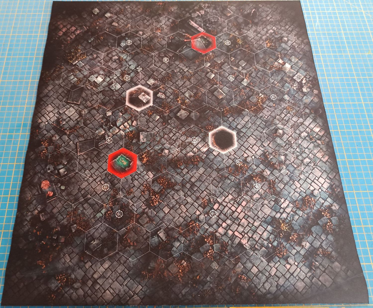 Battlemat Réversible compatible Warhammer Underworlds ® inspiration Cimetière A/B avec Défauts 22-07