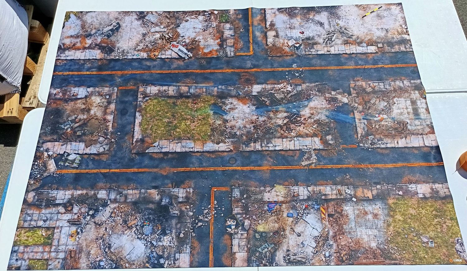 ​Battle Mat "Urbain FWS" – Édition officielle French Wargame Studio x Torek avec marquage Mission Pack 2025® discret - Défaut 27-07
