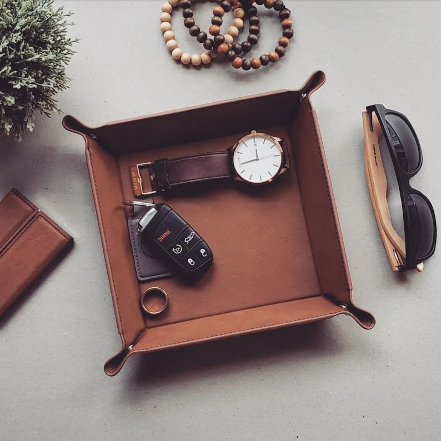 𝐂𝐮𝐬𝐭𝐨𝐦𝐢𝐳𝐞𝐝 𝐋𝐞𝐚𝐭𝐡𝐞𝐫 𝐕𝐚𝐥𝐞𝐭