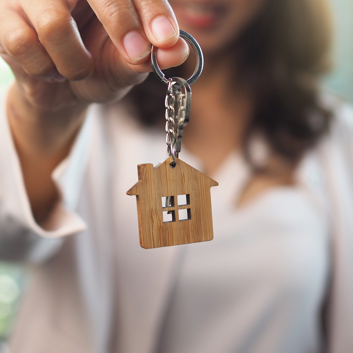 𝐖𝐨𝐨𝐝𝐞𝐧 𝐄𝐧𝐠𝐫𝐚𝐯𝐞𝐝 𝐊𝐞𝐲𝐜𝐡𝐚𝐢𝐧