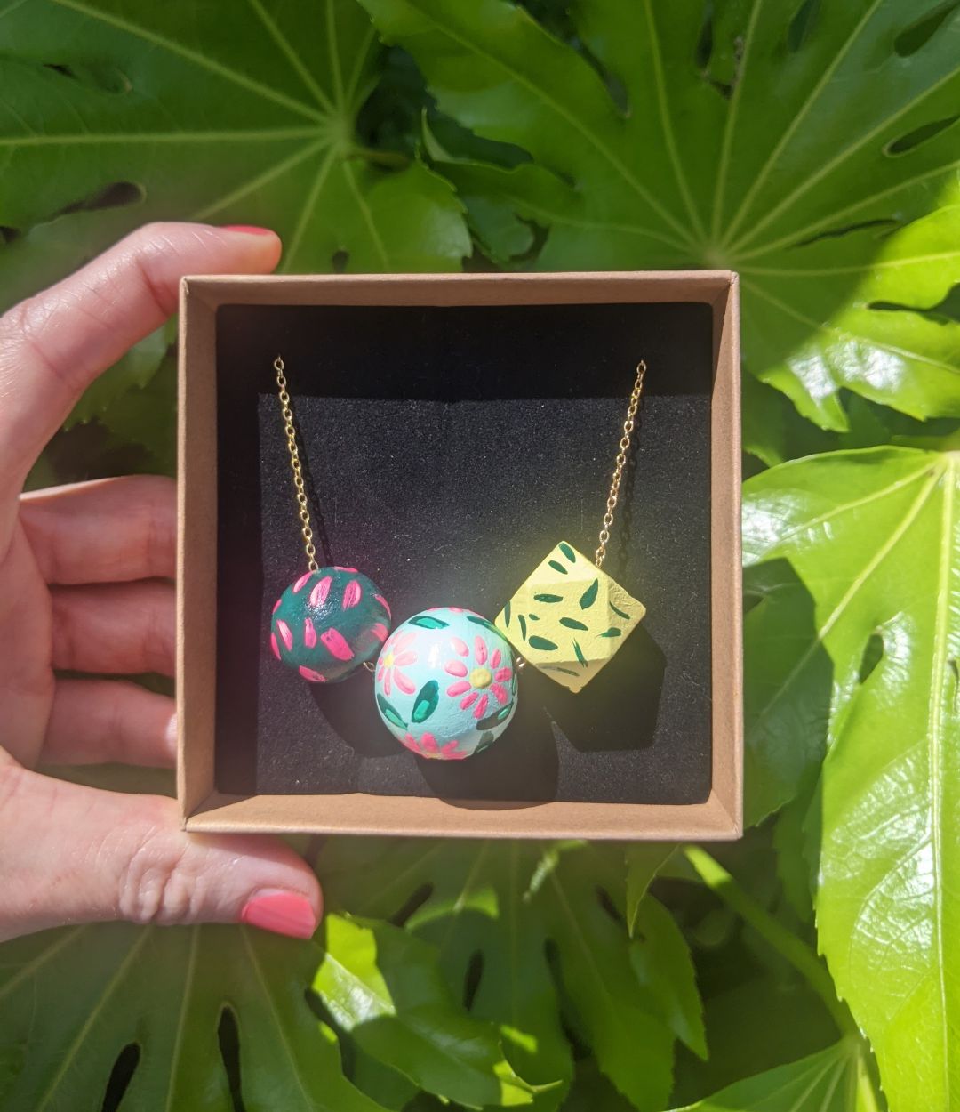 Beaded necklace mint with neon 