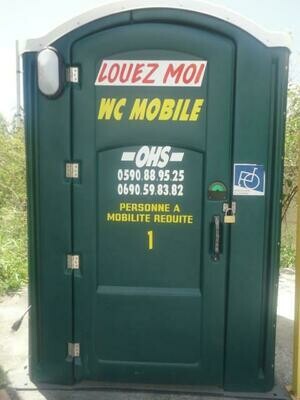 WC chimique mobile accessible aux personnes à mobilité réduite