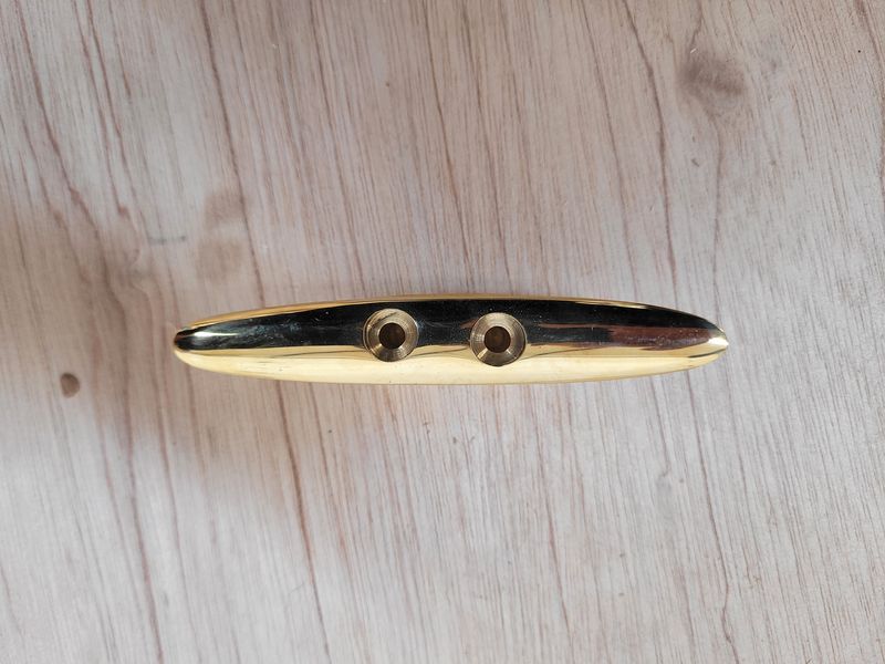 Brass closed cleat