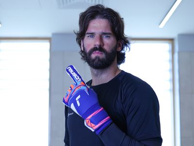 How to Choose a Goalkeeper Glove