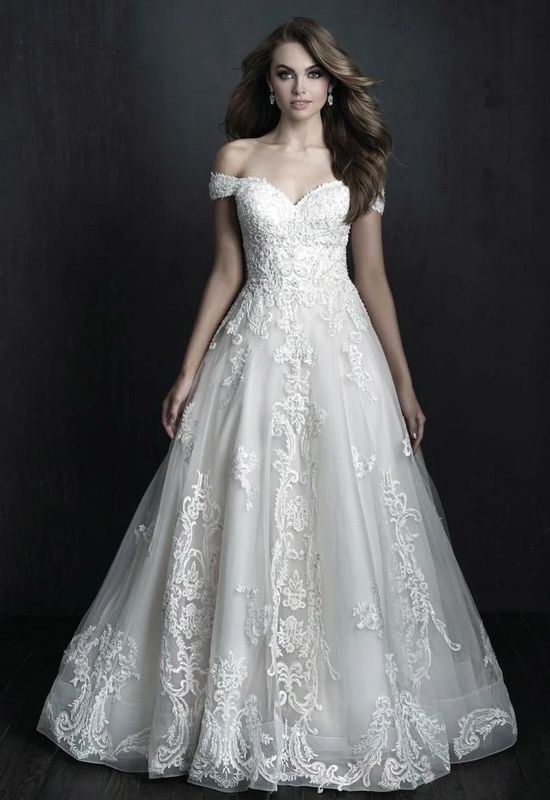 Allure Bridals Couture - C570, Size 4 Allure Bridals Couture - C570, Size 4