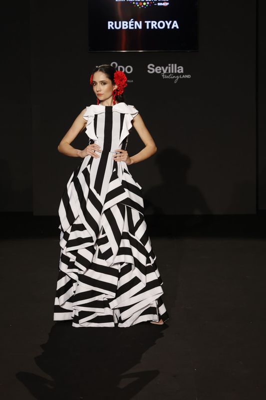 CALLEJÓN DEL AGUA | Cuerpo y falda