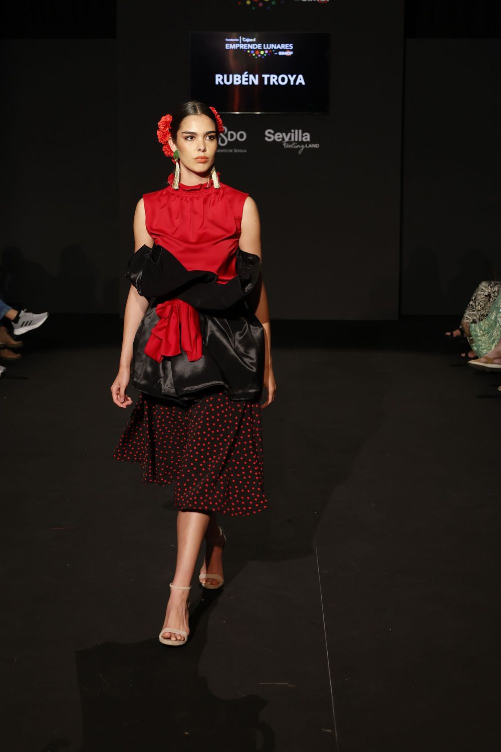 El Querer | Blusa halter y Falda (sin fajín) El Querer | Blusa halter y Falda (sin fajín)