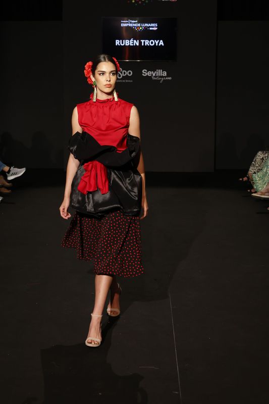 El Querer | Blusa halter y Falda (sin fajín)